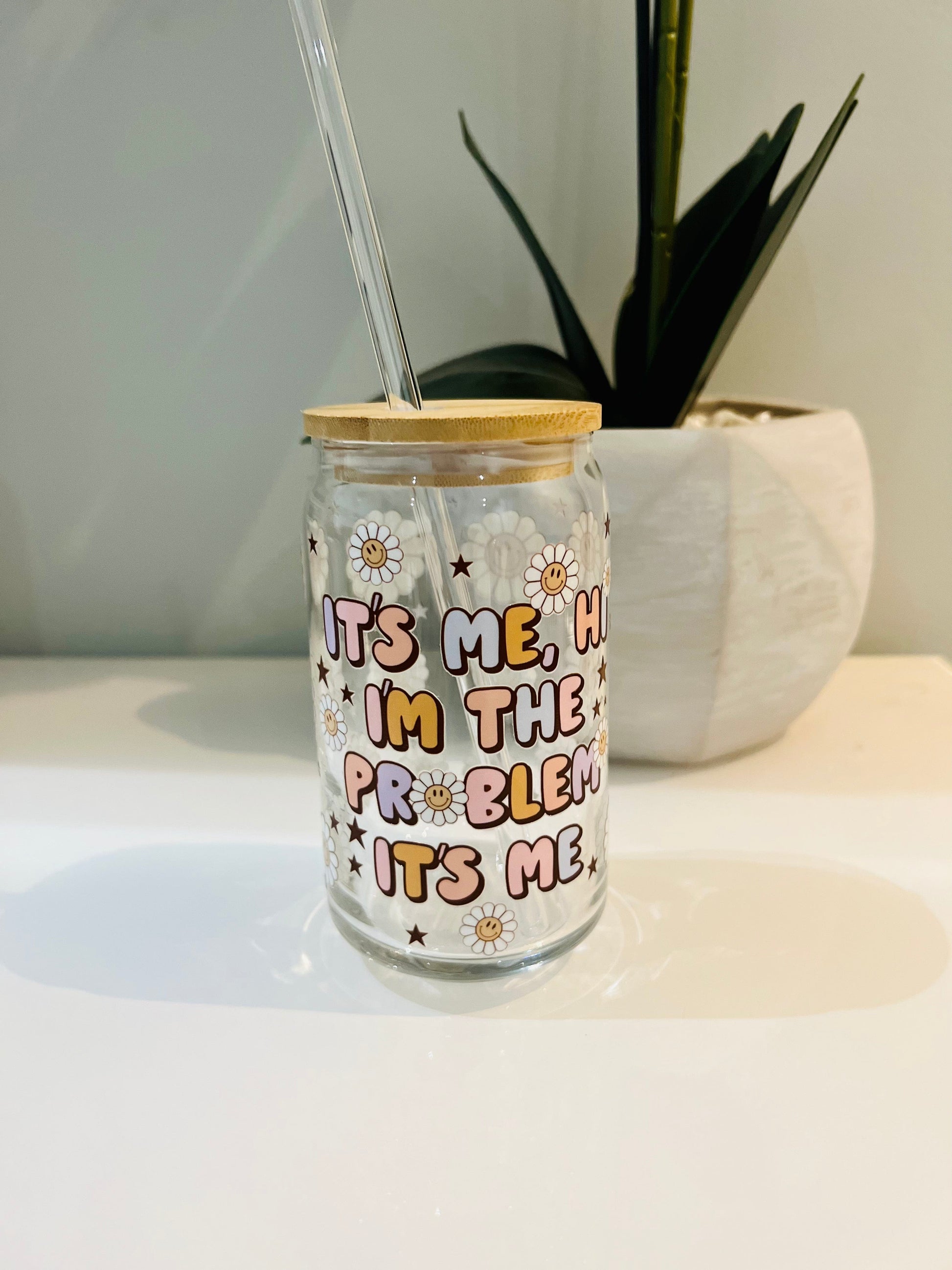 Everyday Ego Retro Smiley Daisy It’s Me, Hi I’m The Problem It’s Me, Glass Coffee Cup, Cute Cup Beer Can Iced Coffee Glass Cup With Lid And Straw